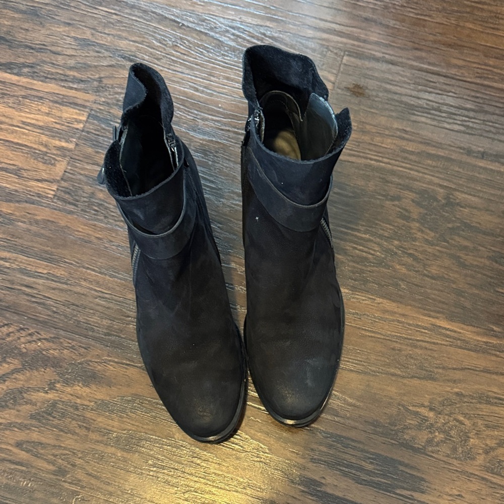 Paul Green Black Suede Ankle Boots w/ Zip Closure - Picture 4 of 13